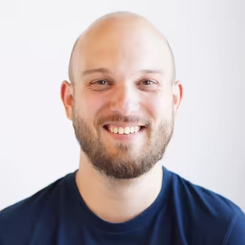 Lucas Dohmen lächelt in die Kamera